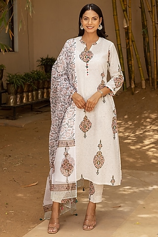 White Kurta Set With Print by Inara Jaipur