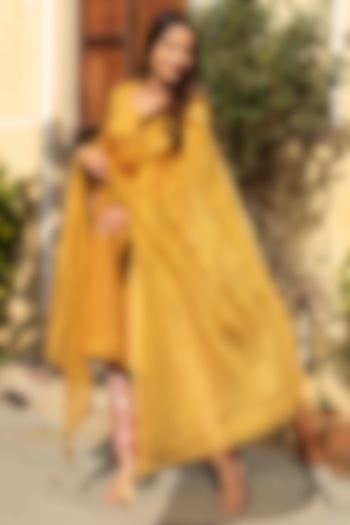 Mustard Yellow Chanderi Kurta Set by Inara Jaipur at Pernia's Pop Up Shop