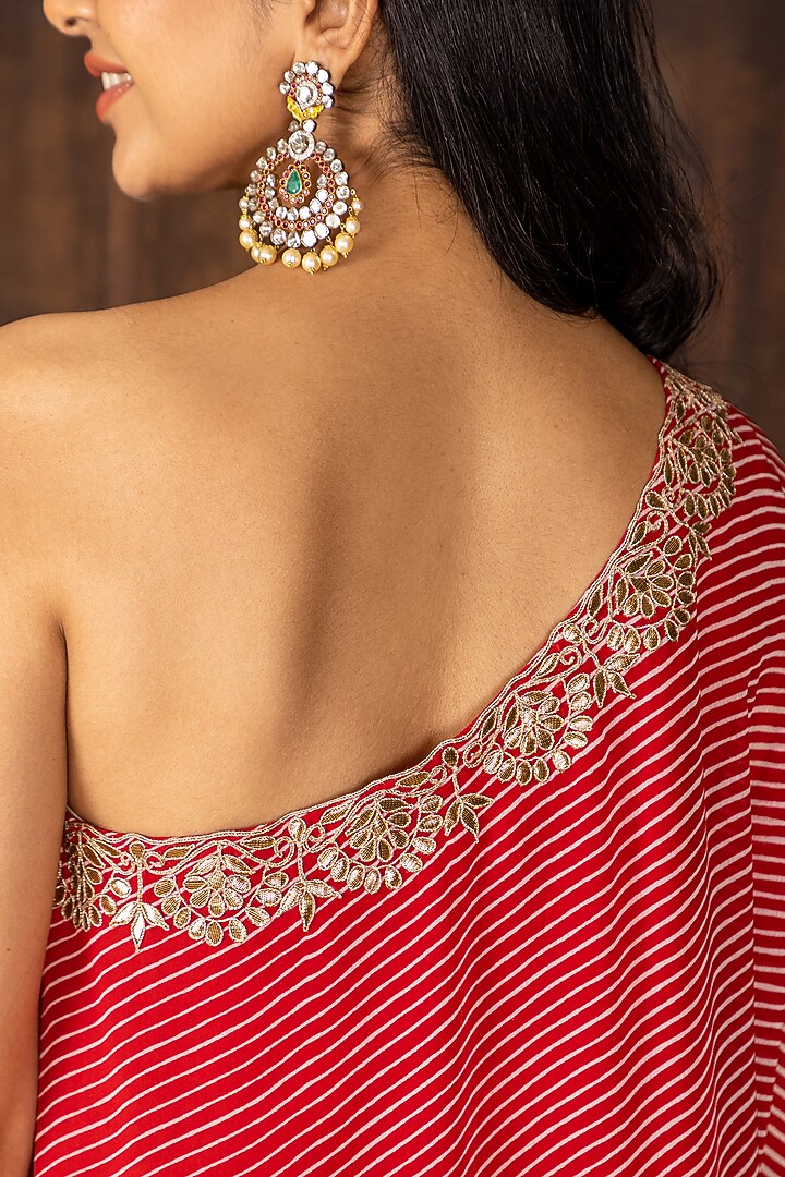 Red Leheriya Printed Kurta Set by Inara Jaipur at Pernia's Pop Up Shop
