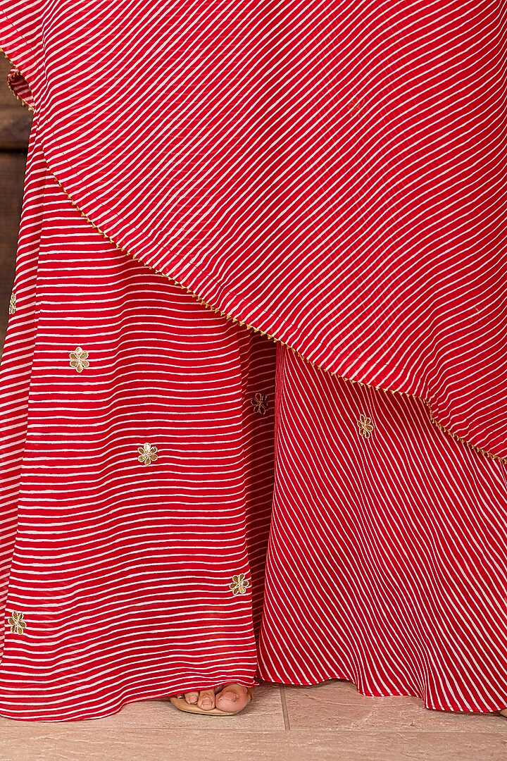 Red Leheriya Printed Kurta Set by Inara Jaipur at Pernia's Pop Up Shop