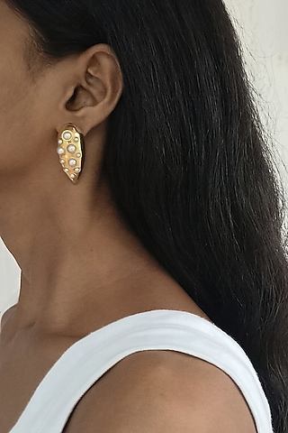 Gold Pleated Pearls Stud Earring by BBLINGG