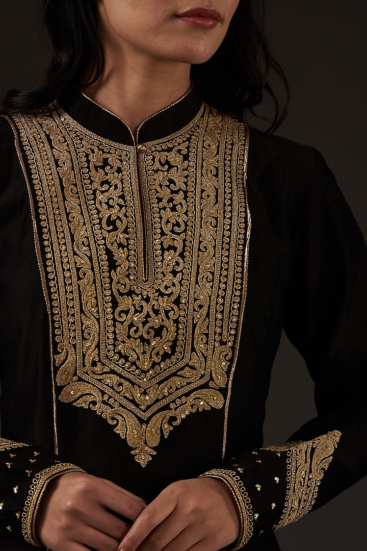 Black Embroidered Kurta Set by Balance by Rohit Bal at Pernia's Pop Up Shop
