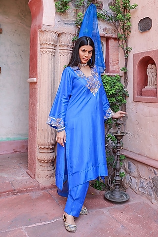 Royal Blue Pure Silk Sitara Embroidered Kurta Set by Brahmand By Vertika Kalra
