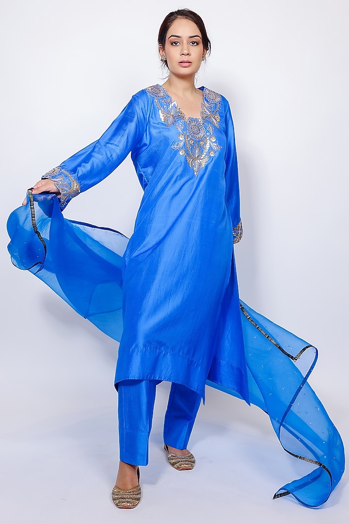 Royal Blue Pure Silk Sitara Embroidered Kurta Set by Brahmand By Vertika Kalra at Pernia's Pop Up Shop
