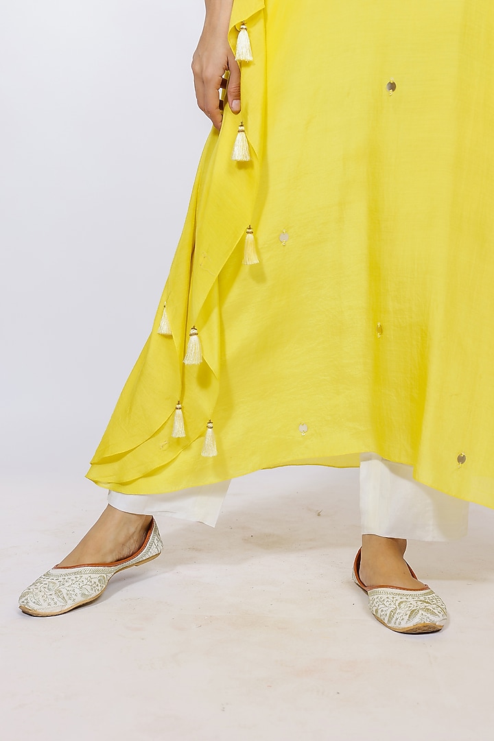 Yellow Muslin Silk Kaftan Set by Brahmand By Vertika Kalra at Pernia's Pop Up Shop