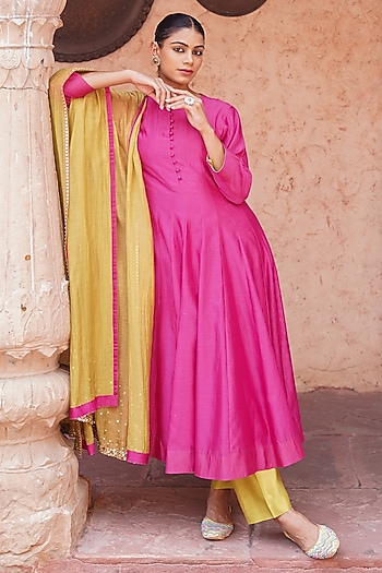 Gulkand Pink Chanderi Anarkali Set by Brahmand By Vertika Kalra at Pernia's Pop Up Shop
