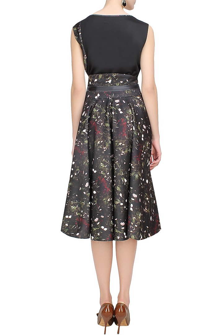 Bhaavya Bhatnagar presents Black, bottle green, white and wine kiem printed skirt with leather belt available only at Pernia's Pop Up Shop.