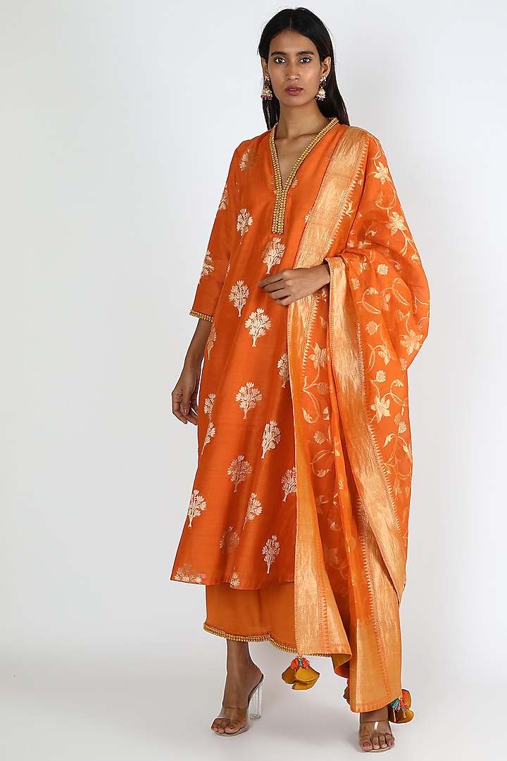 Orange Embroidered Kurta Set by Abha Choudhary