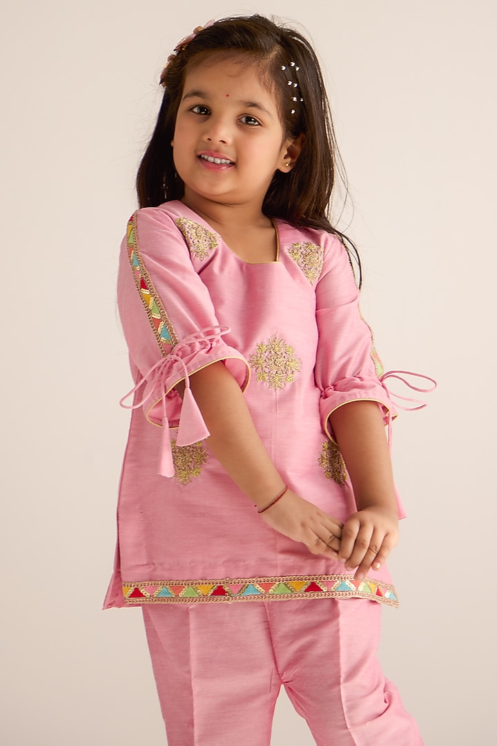Pink Cotton Silk Floral Embroidered Kurta Set For Girls by Be Bonnie at Pernia's Pop Up Shop