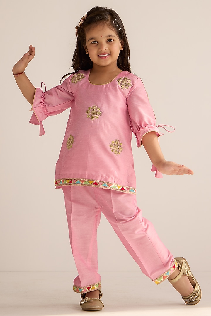 Pink Cotton Silk Floral Embroidered Kurta Set For Girls by Be Bonnie at Pernia's Pop Up Shop