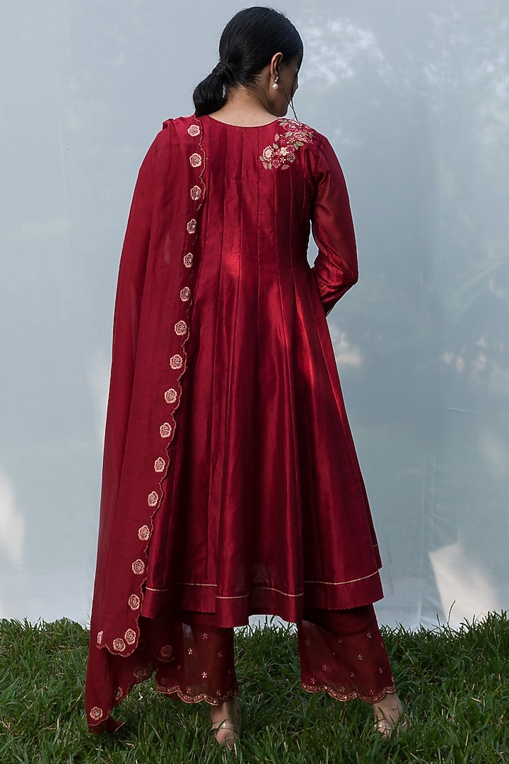 Maroon Embroidered Kurta Set by Beige at Pernia's Pop Up Shop