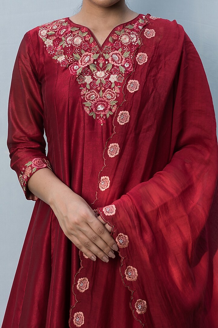 Maroon Embroidered Kurta Set by Beige at Pernia's Pop Up Shop
