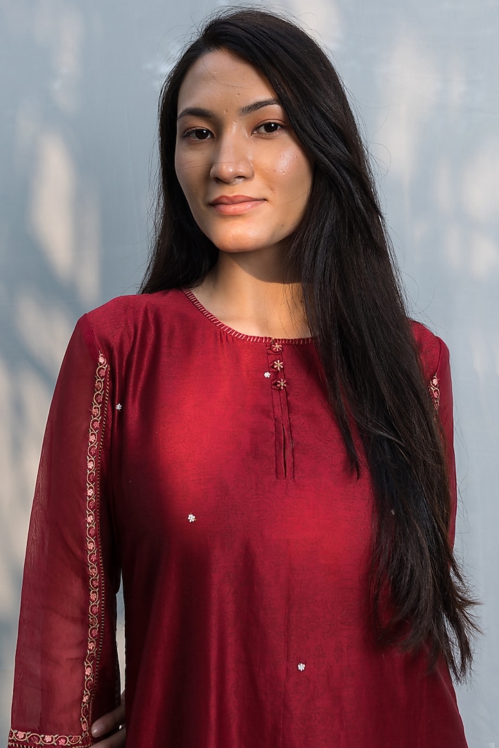 Maroon Printed Kurta Set by Beige at Pernia's Pop Up Shop