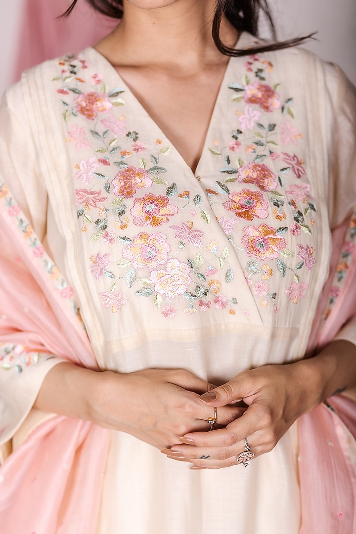 Off-White Floral Kurta Set by Beige at Pernia's Pop Up Shop