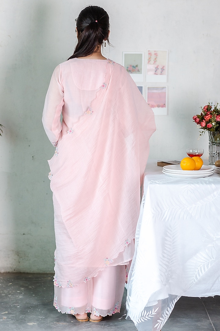 Pink Floral Embroidered Kurta Set by Beige at Pernia's Pop Up Shop