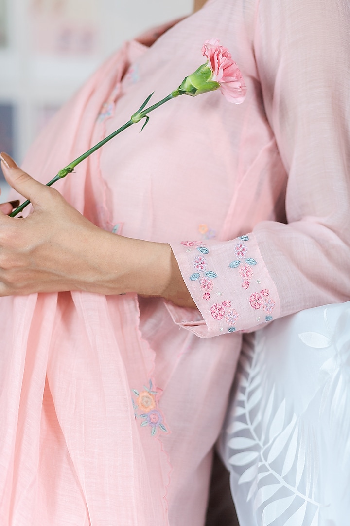 Pink Floral Embroidered Kurta Set by Beige at Pernia's Pop Up Shop