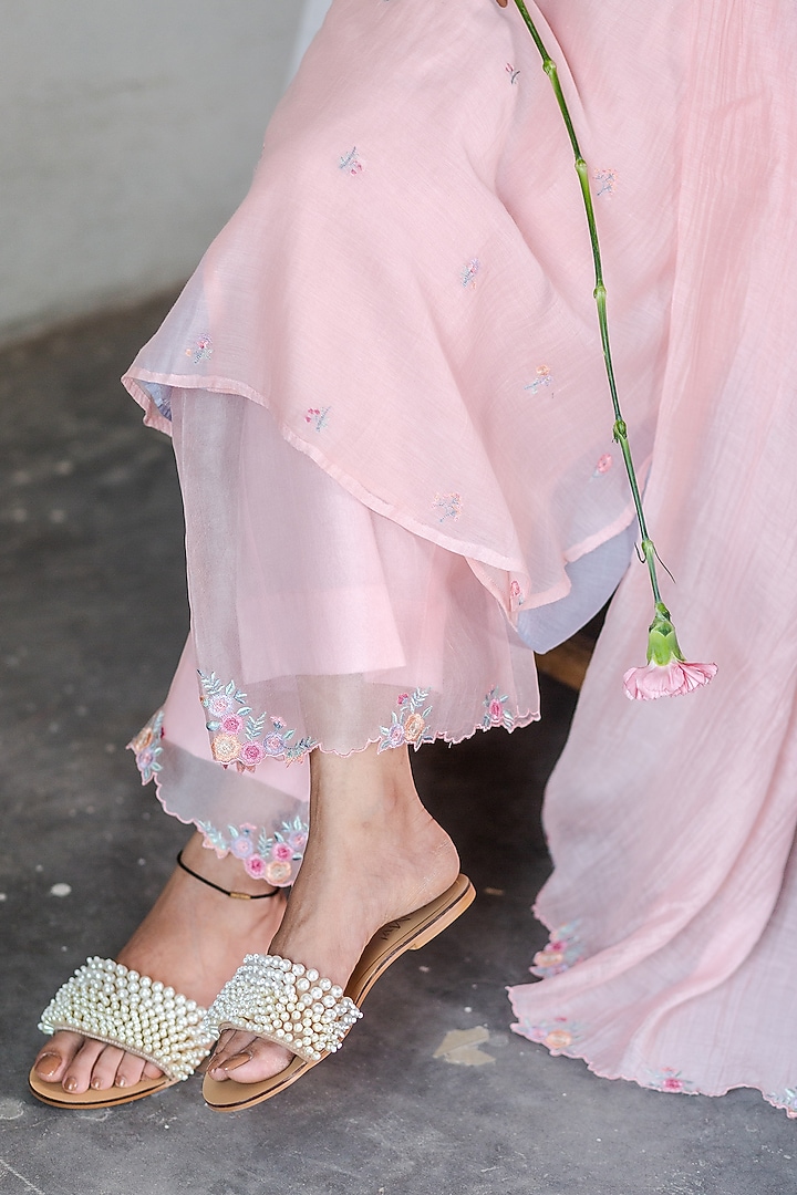 Pink Floral Embroidered Kurta Set by Beige at Pernia's Pop Up Shop