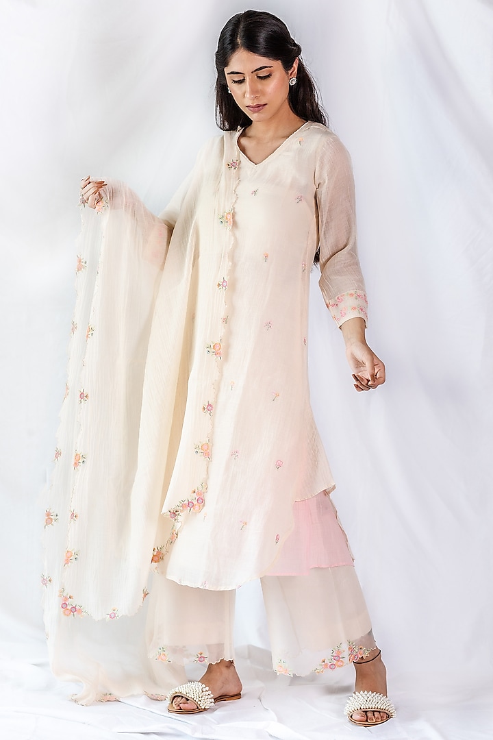 Off-White Floral Embroidered Kurta Set by Beige