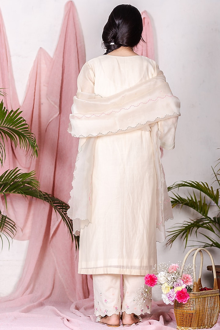 Off-White Soft Chanderi Kurta Set by Beige at Pernia's Pop Up Shop