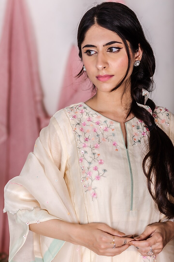 Off-White Soft Chanderi Kurta Set by Beige at Pernia's Pop Up Shop