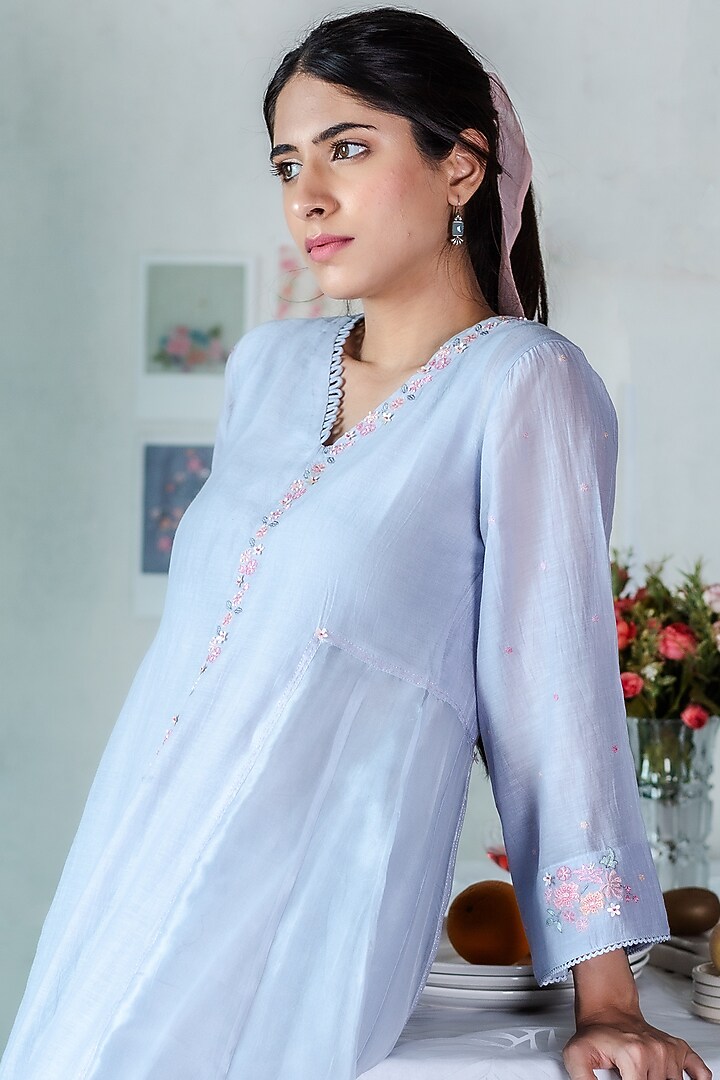 Blue Floral Embroidered Kurta Set by Beige at Pernia's Pop Up Shop