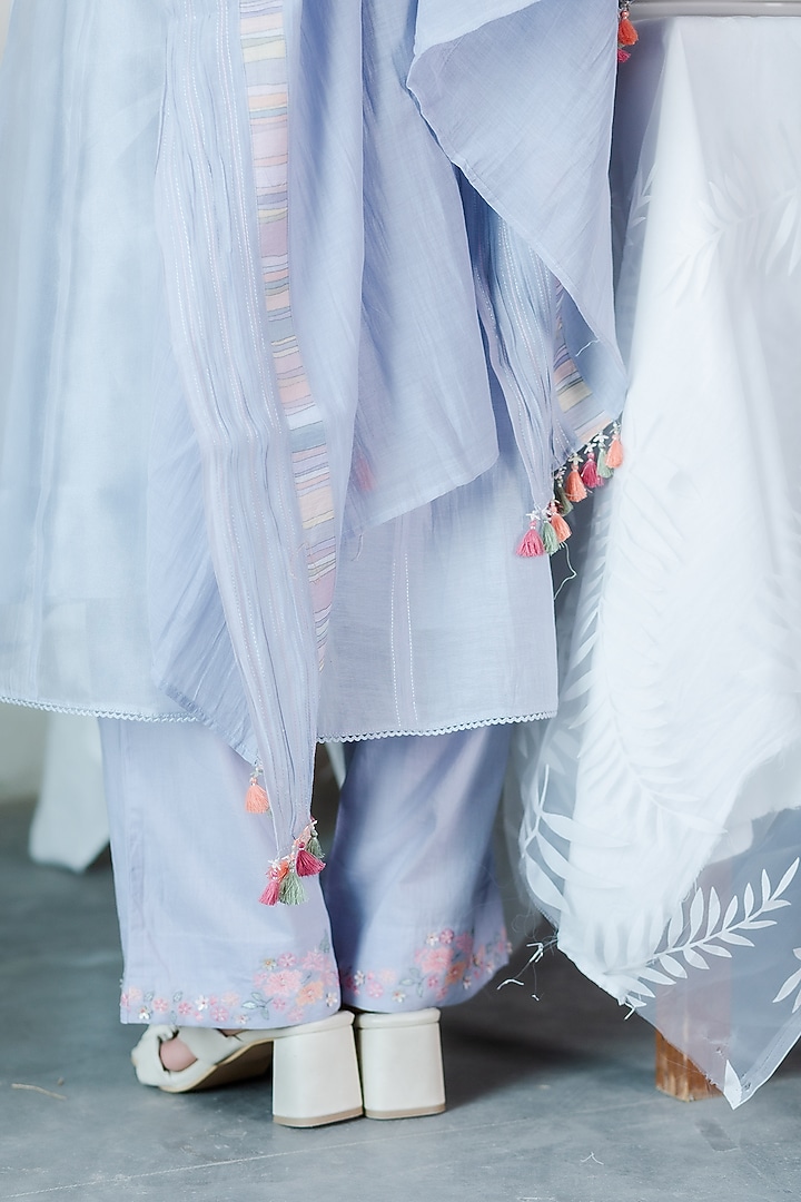 Blue Floral Embroidered Kurta Set by Beige at Pernia's Pop Up Shop
