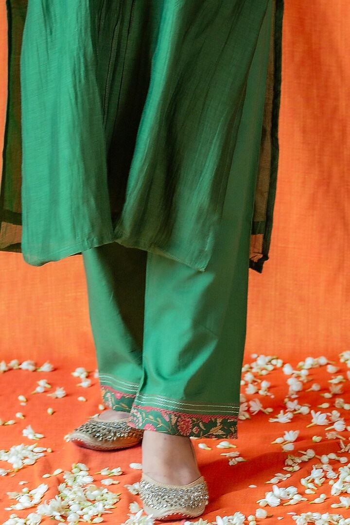 Green Embroidered Kurta Set by Beige at Pernia's Pop Up Shop