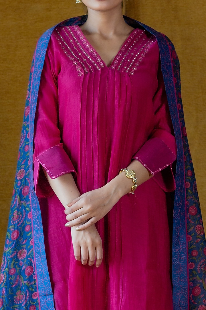 Pink Embroidered Kurta Set by Beige at Pernia's Pop Up Shop