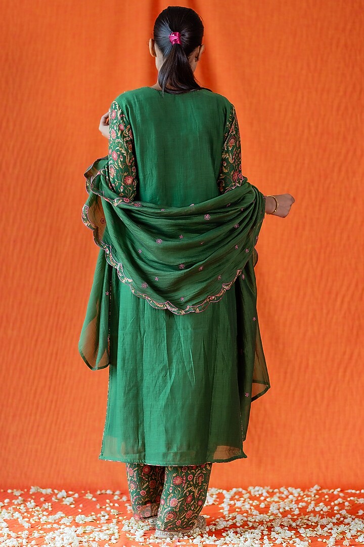 Green Chanderi Embroidered Kurta Set by Beige at Pernia's Pop Up Shop