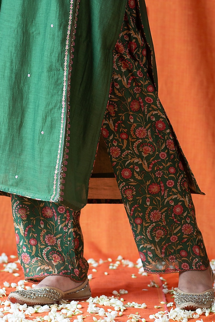 Green Chanderi Embroidered Kurta Set by Beige at Pernia's Pop Up Shop