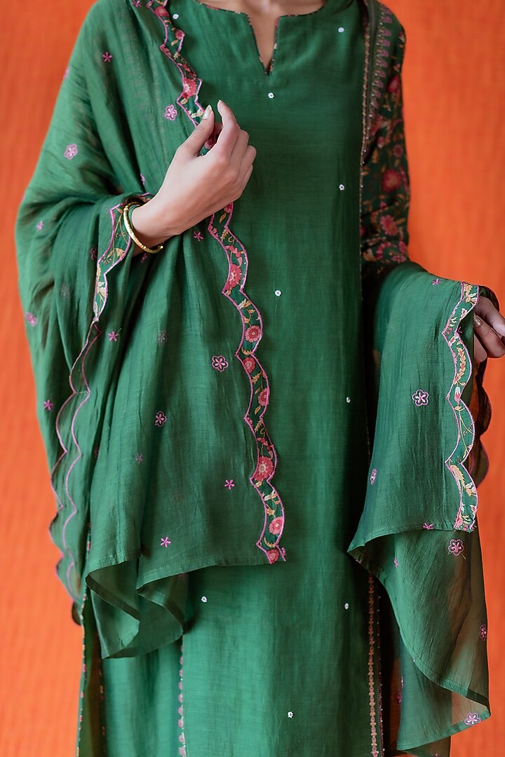 Green Chanderi Embroidered Kurta Set by Beige at Pernia's Pop Up Shop
