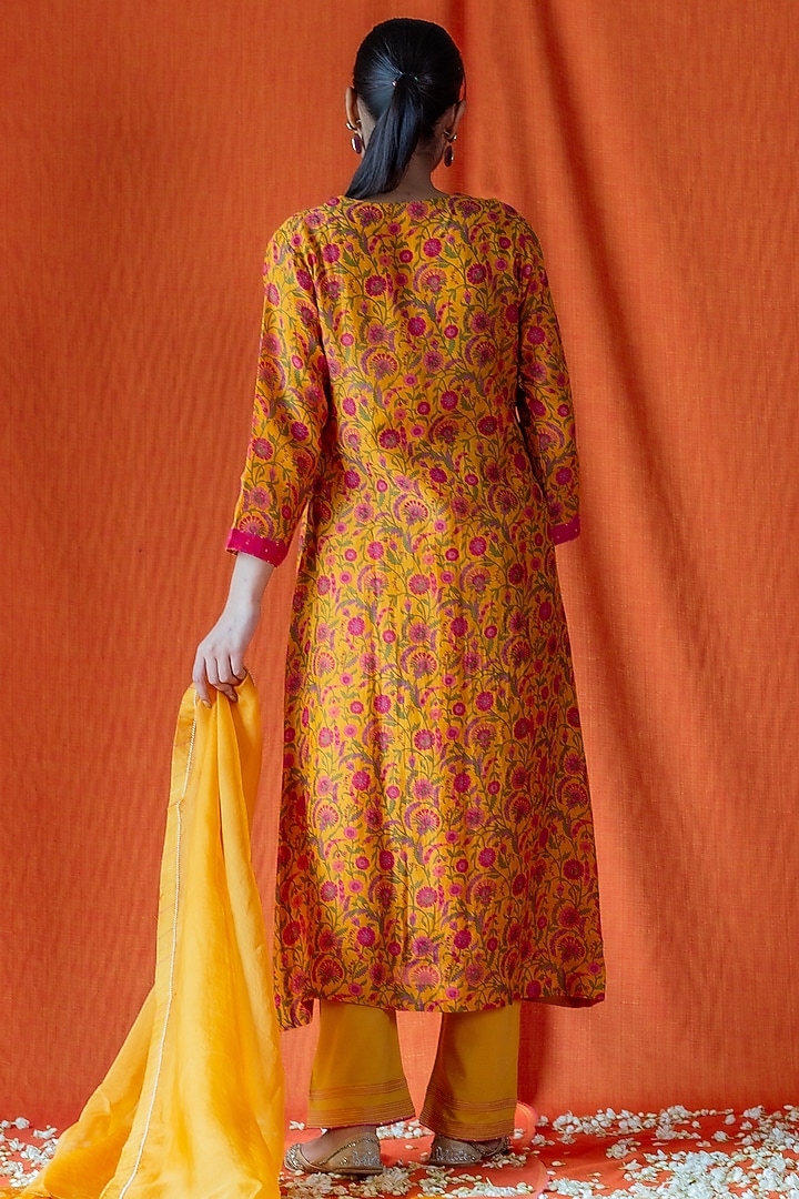 Mustard & Pink Printed Kurta Set by Beige at Pernia's Pop Up Shop