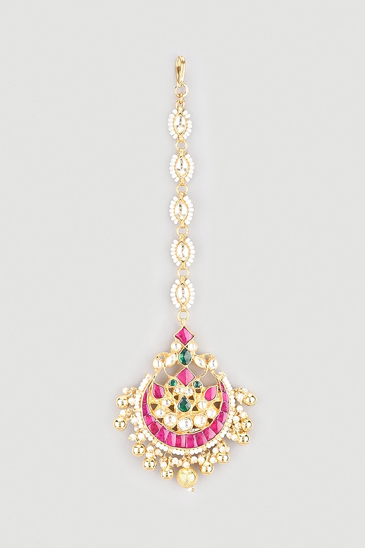 Gold Finish Kundan Polki Maang Tikka With Pearls by Belsi's Jewellery at Pernia's Pop Up Shop