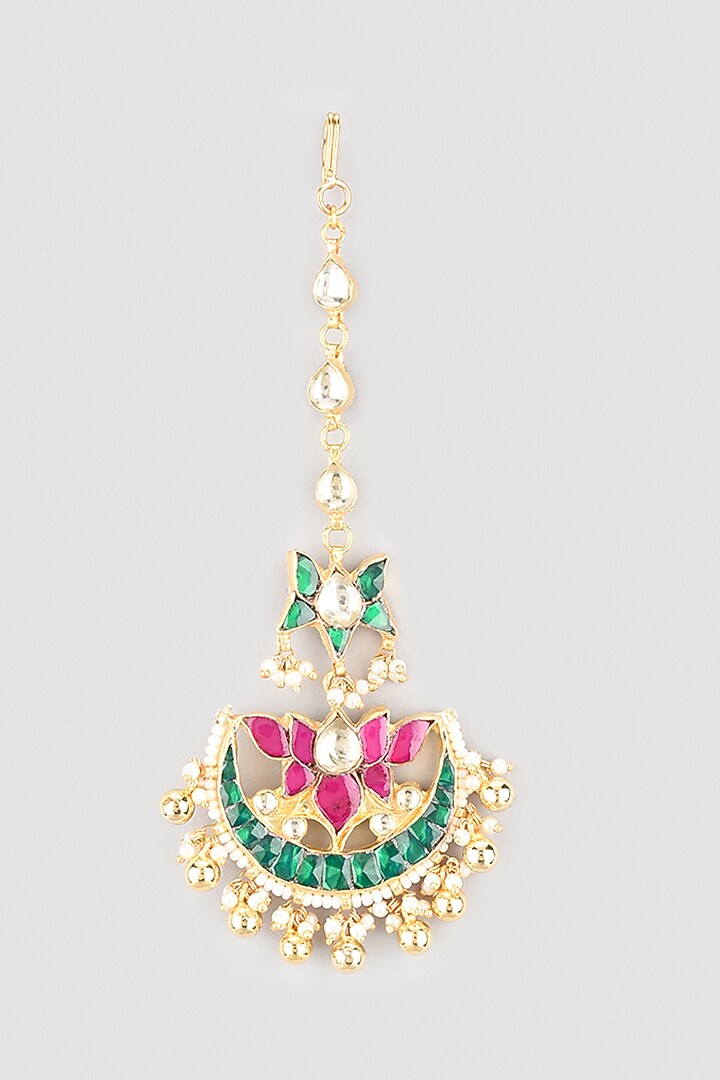 Gold Finish Kundan Polki Maang Tikka With Pearls by Belsi's Jewellery at Pernia's Pop Up Shop
