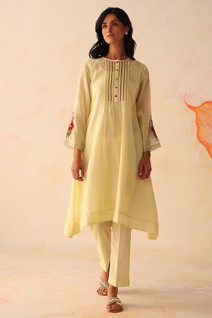 Lemon Yellow Chanderi Hand Embroidered Kurta Set by Begum Pret at Pernia's Pop Up Shop