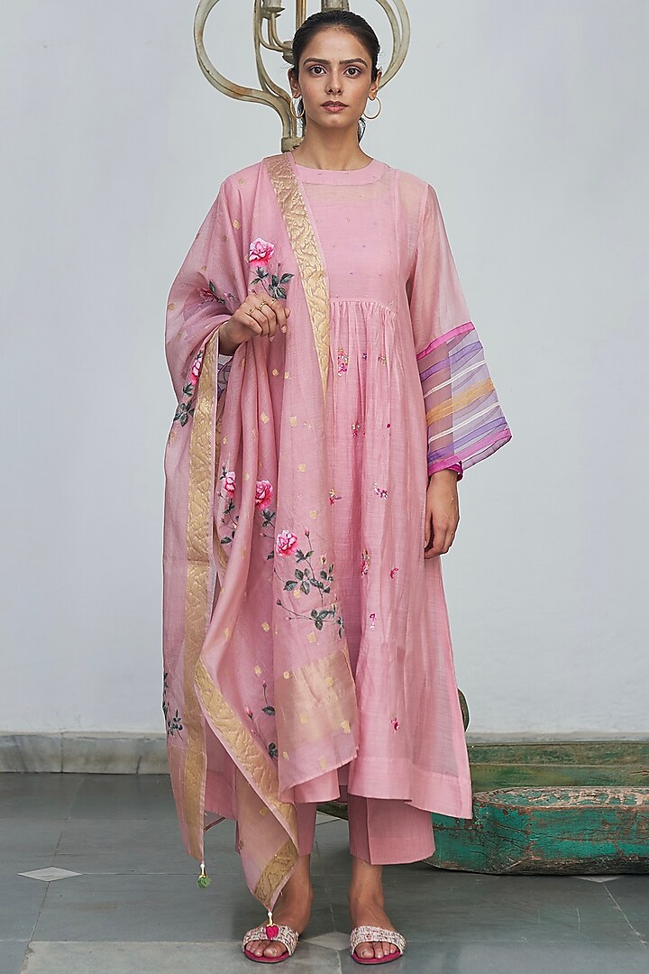 Prism Pink Embroidered Kurta Set by Begum Pret at Pernia's Pop Up Shop