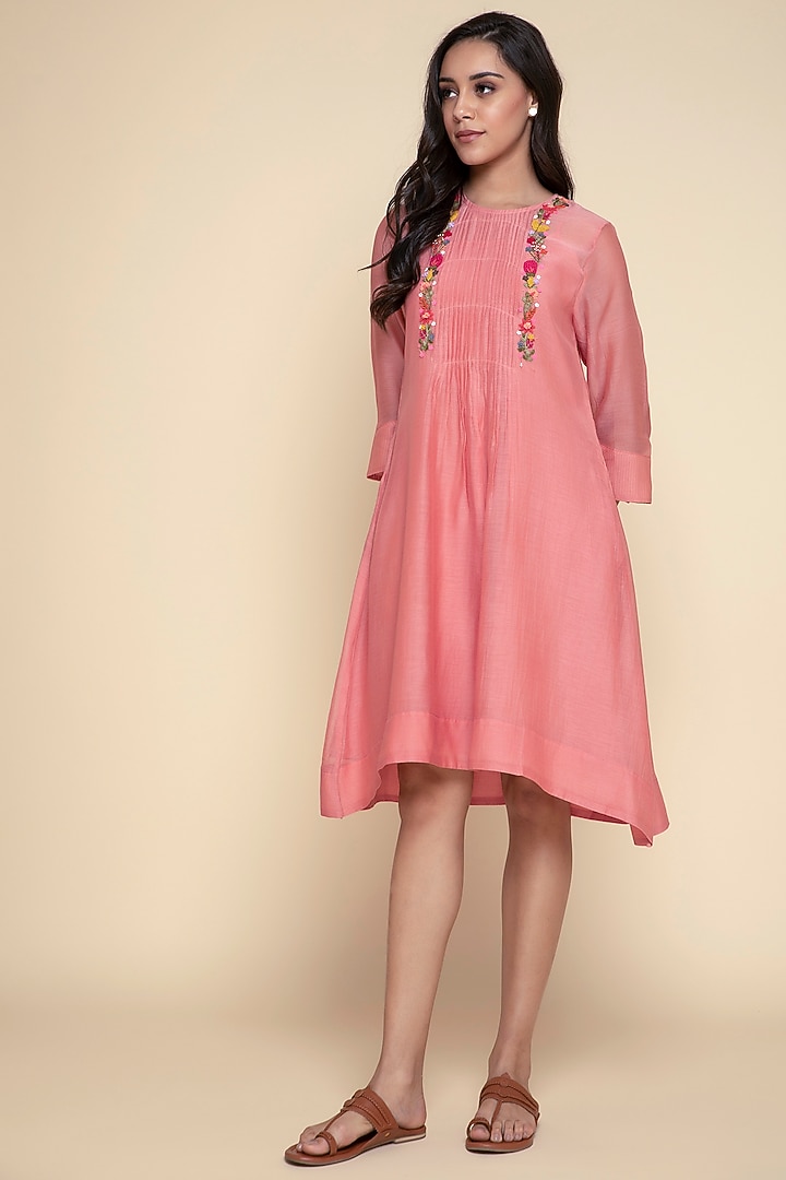 Peach Embroidered Kurta With Slip by Begum Pret at Pernia's Pop Up Shop