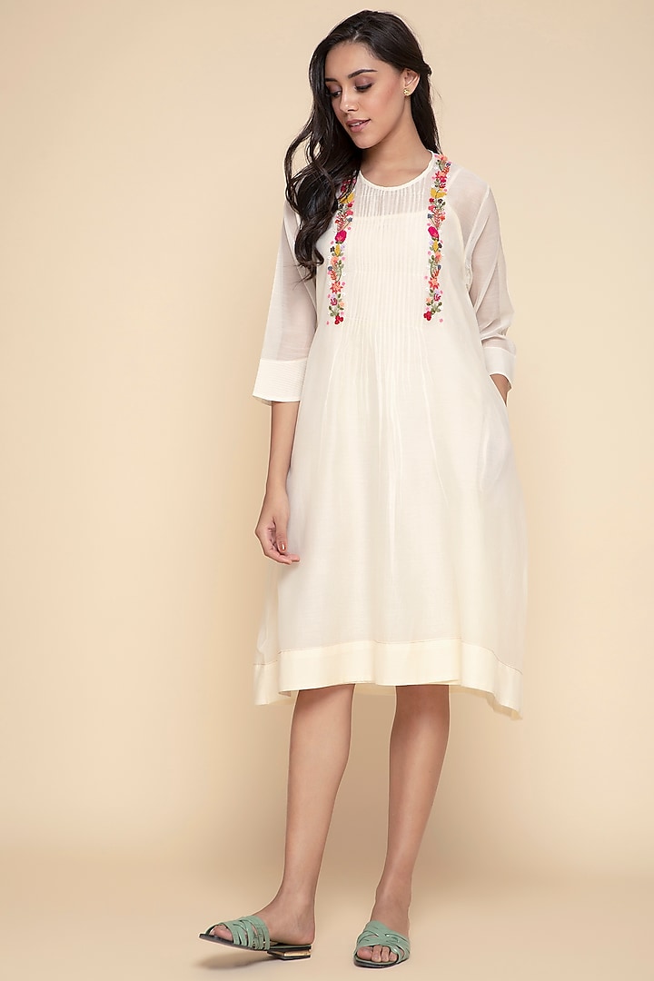 White Embroidered Kurta With Slip by Begum Pret