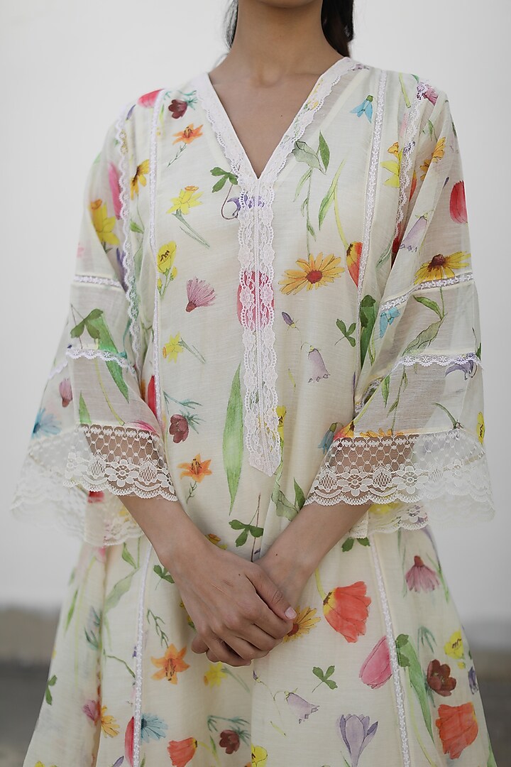 Ivory Chanderi Floral Printed Kurta Set by Begum Pret at Pernia's Pop Up Shop
