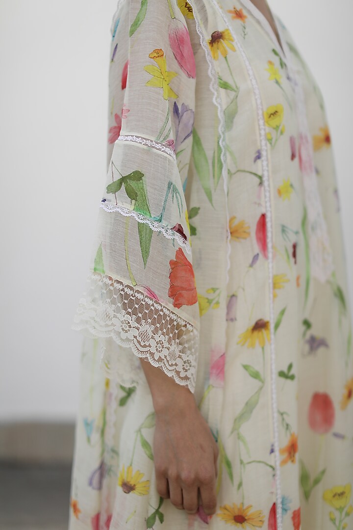 Ivory Chanderi Floral Printed Kurta Set by Begum Pret at Pernia's Pop Up Shop