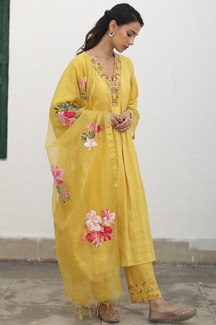 Yellow Cotton Chanderi Embroidered Kurta Set by Begum Pret
