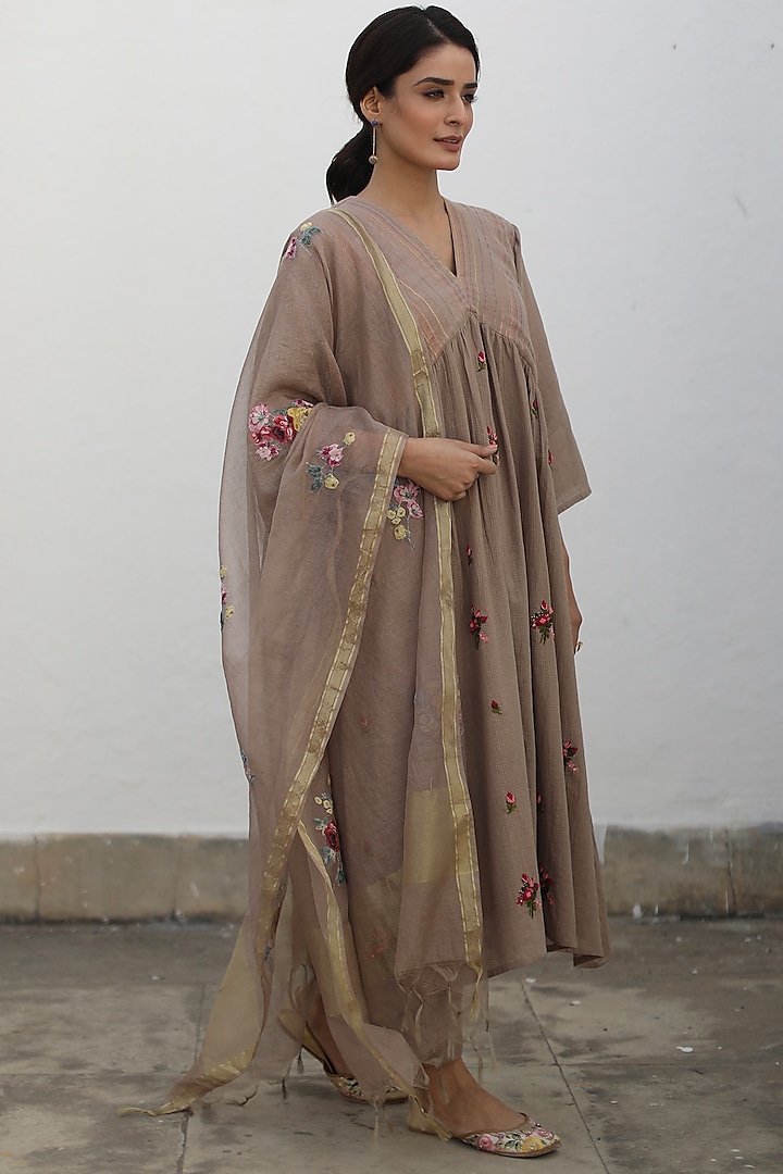 Cocoa Cotton Chanderi Embroidered Kurta Set by Begum Pret