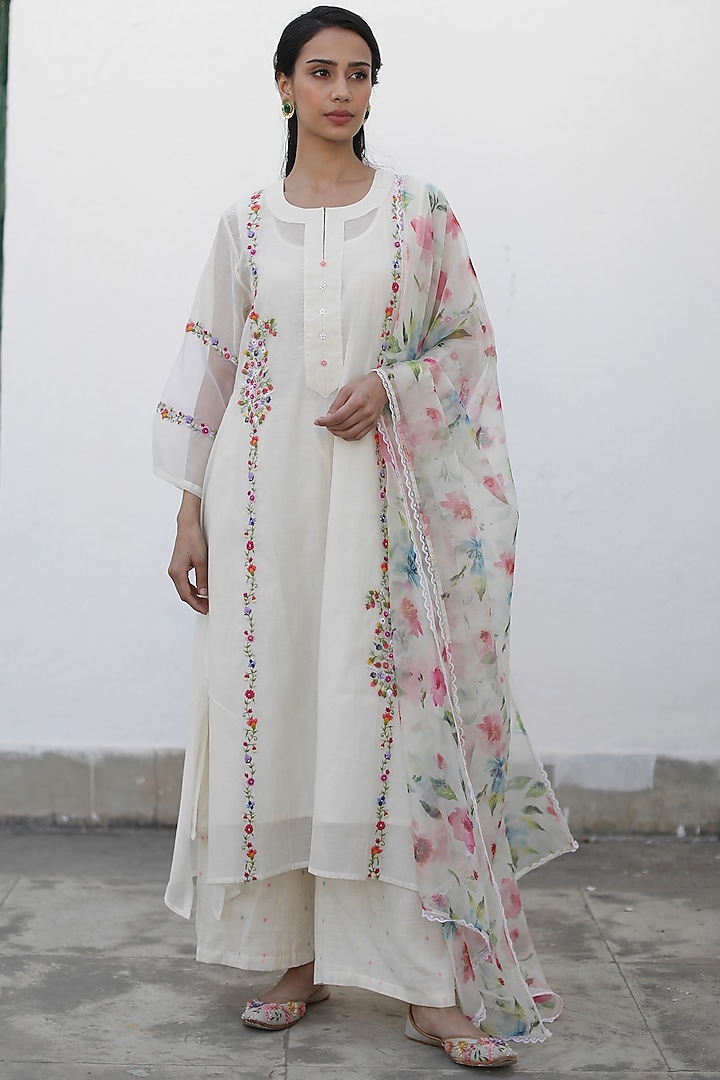 Ivory Chanderi Embroidered A-Line Kurta Set by Begum Pret