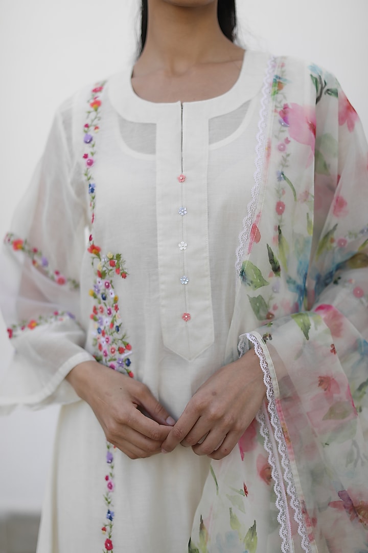 Ivory Chanderi Embroidered A-Line Kurta Set by Begum Pret at Pernia's Pop Up Shop