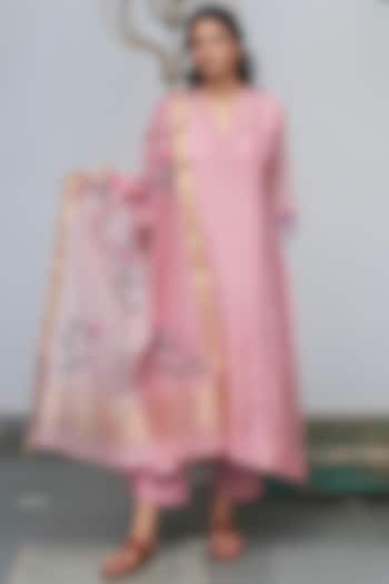 Prism Pink Machine Embroidered Kurta Set by Begum Pret