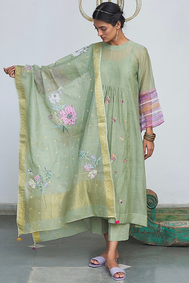 Mint Embroidered Kurta Set by Begum Pret at Pernia's Pop Up Shop