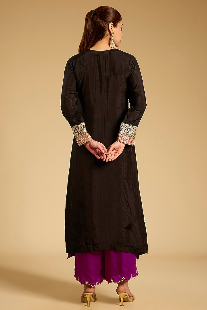 Black Habutai Silk Resham Work Kurta Set by Begum Pret at Pernia's Pop Up Shop