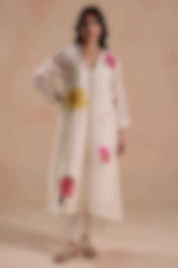 Ivory Chanderi Silk Embroidered Kurta Set by Begum Pret at Pernia's Pop Up Shop