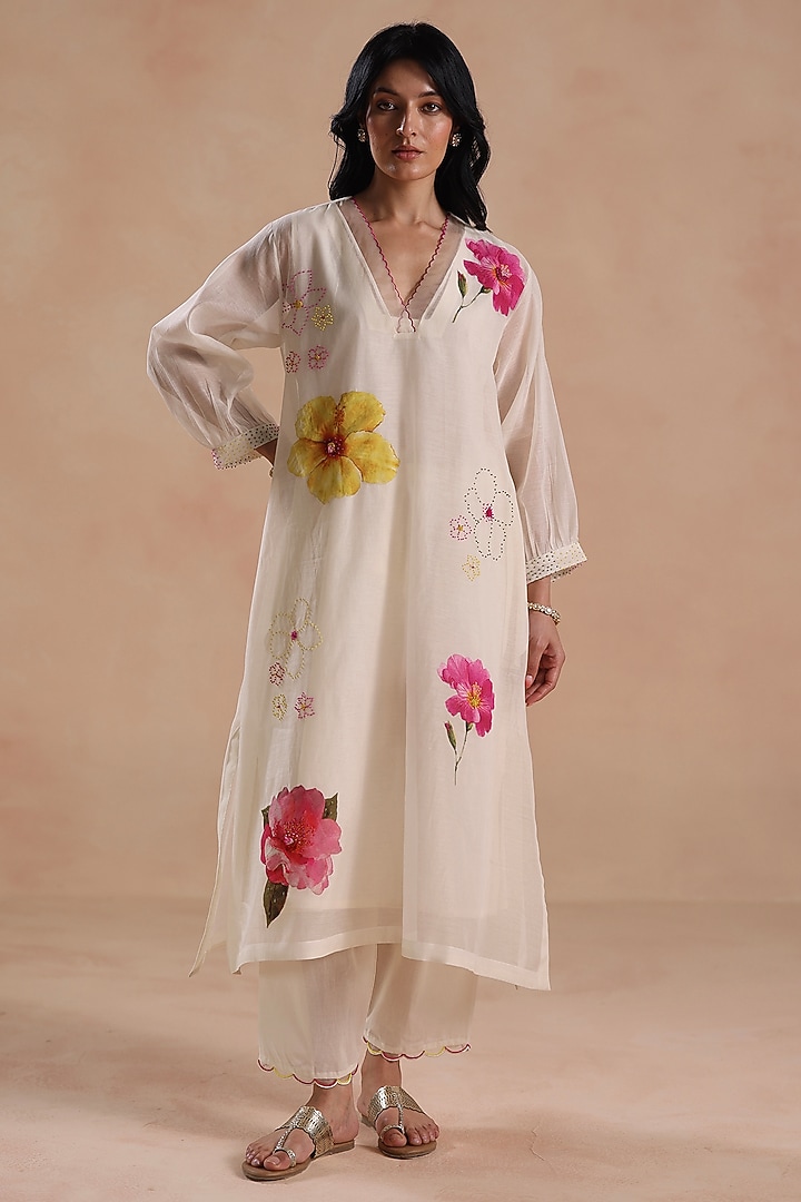 Ivory Chanderi Silk Embroidered Kurta Set by Begum Pret at Pernia's Pop Up Shop