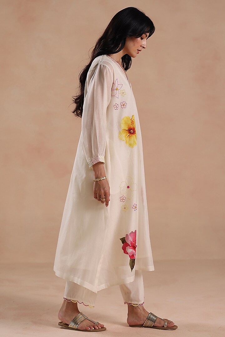 Ivory Chanderi Silk Embroidered Kurta Set by Begum Pret at Pernia's Pop Up Shop